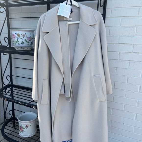MaxMara Soft Bone/Ecru/greige Wool Coat. - Picture 10 of 12